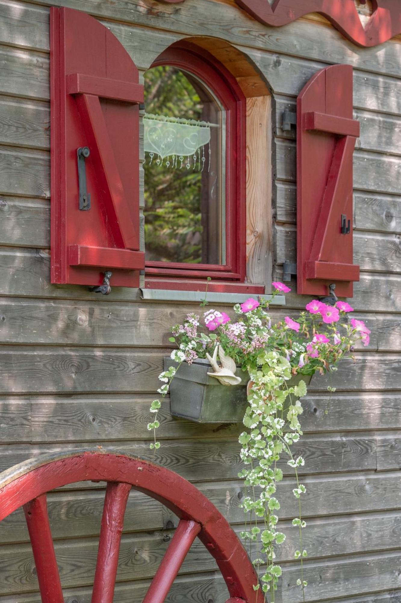 Roulotte Le Temps De Rever Bed and Breakfast Saint-Michel-sur-Meurthe Buitenkant foto